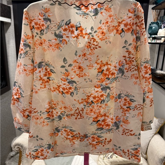Cottage core Floral Blouse with Lace Trim says medium runs small - Picture 3 of 6